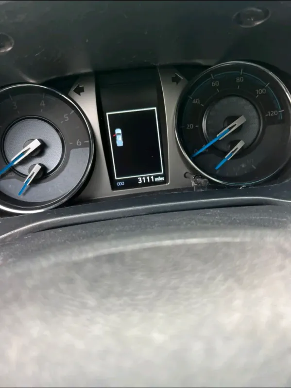 Thumbnail 6 of 2024 Toyota Hilux