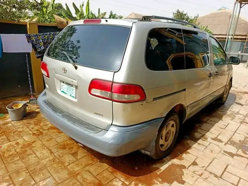 Thumbnail 2 of 2003 TOYOTA Sienna XLE