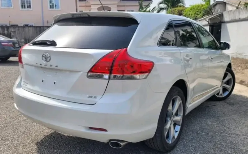 Thumbnail 4 of 2012 Toyota Venza XLE