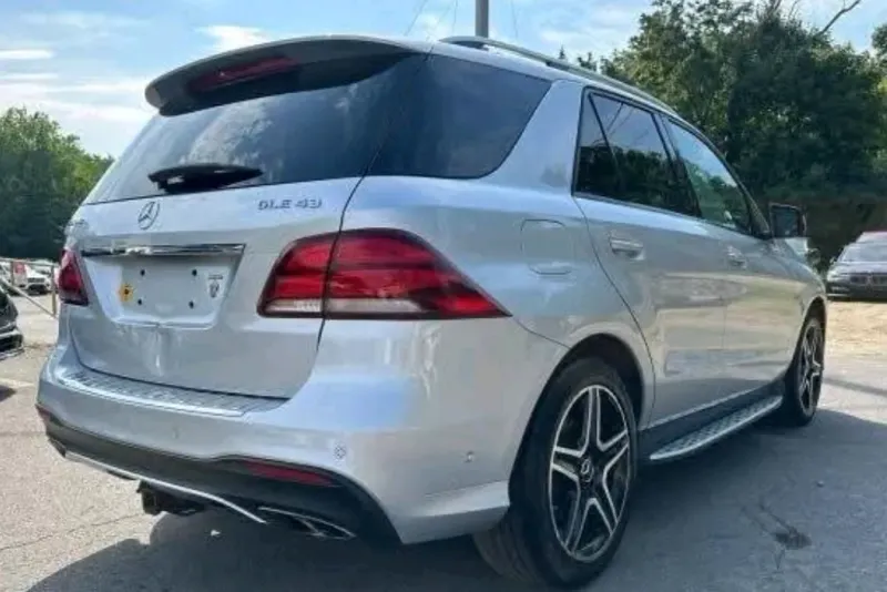 Thumbnail 2 of 2016 Mercedes-Benz GLE-Class XLE
