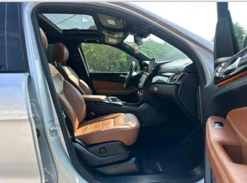 Thumbnail 4 of 2016 Mercedes-Benz GLE-Class XLE
