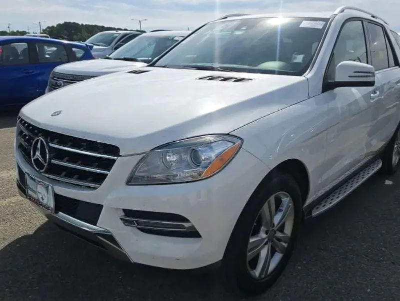 Thumbnail 3 of 2015 Mercedes-Benz ML-Class XLE