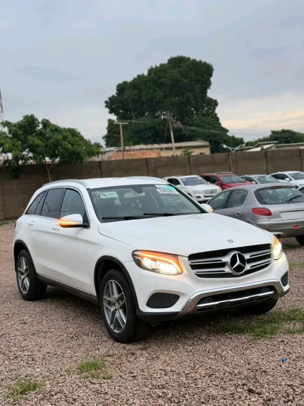 Thumbnail 3 of 2016 MERCEDES-BENZ GLC-Class