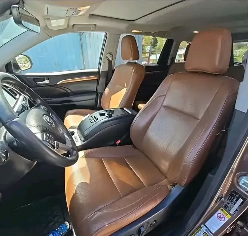 Thumbnail 6 of 2017 Toyota Highlander XLE