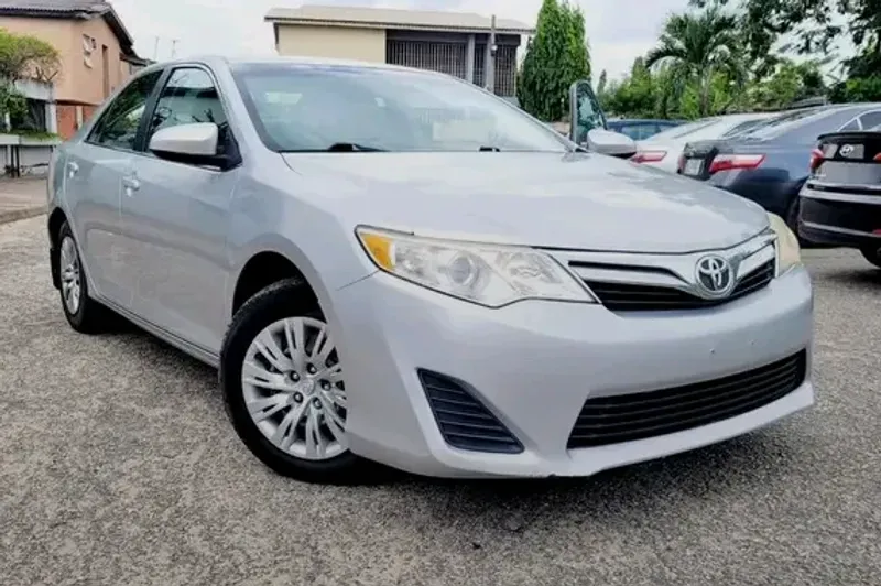 Thumbnail 2 of 2017 Toyota Camry LE