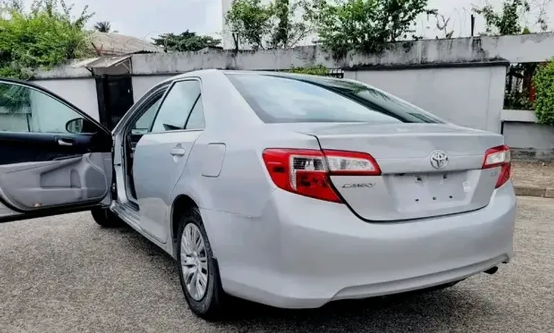 Thumbnail 3 of 2017 Toyota Camry LE