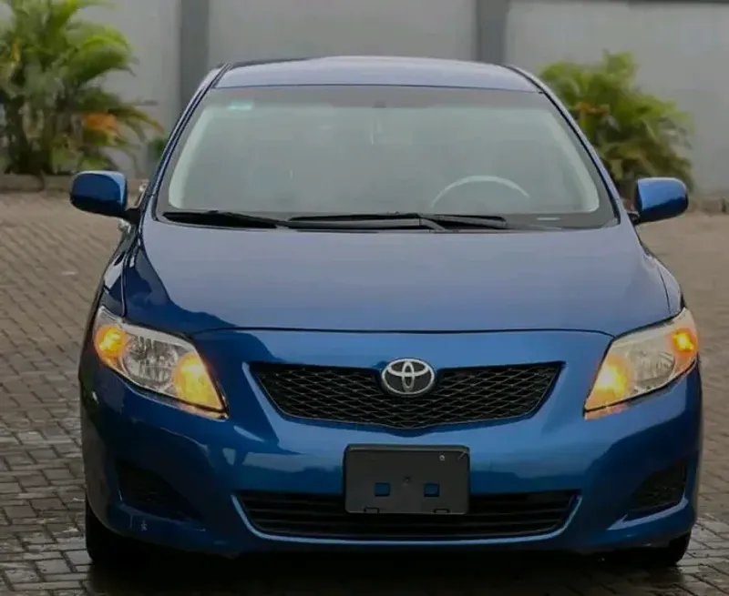 Thumbnail 2 of 2010 Toyota Corolla LE