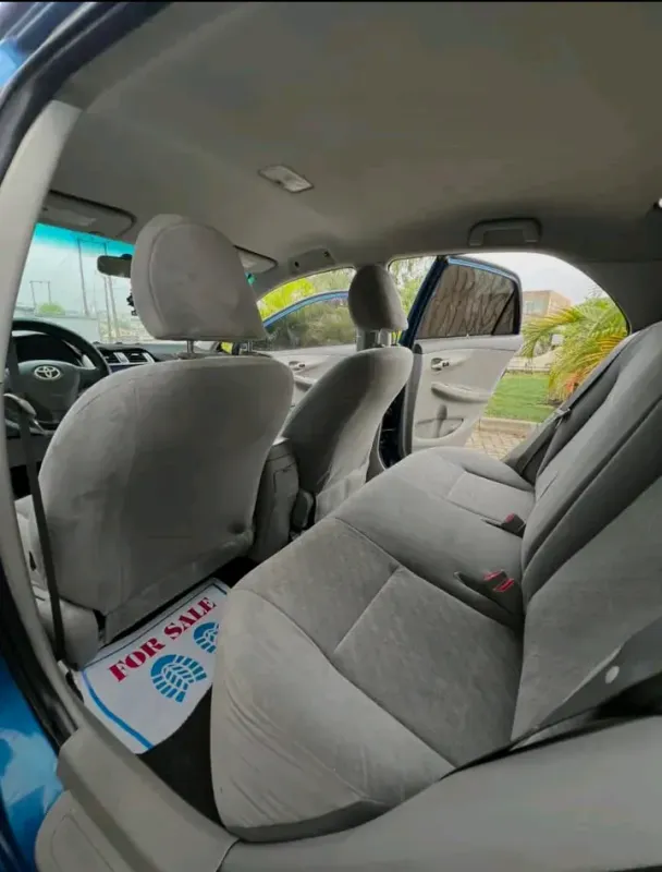 Thumbnail 5 of 2010 Toyota Corolla LE