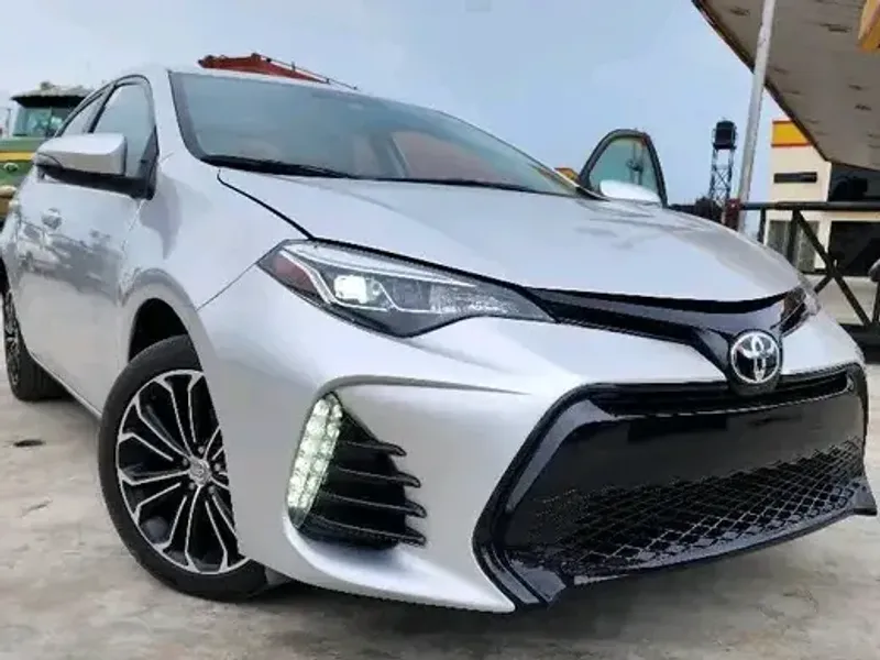 Thumbnail 3 of 2020 Toyota Camry LE
