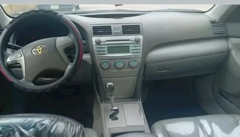 Thumbnail 4 of 2010 Toyota Camry LE