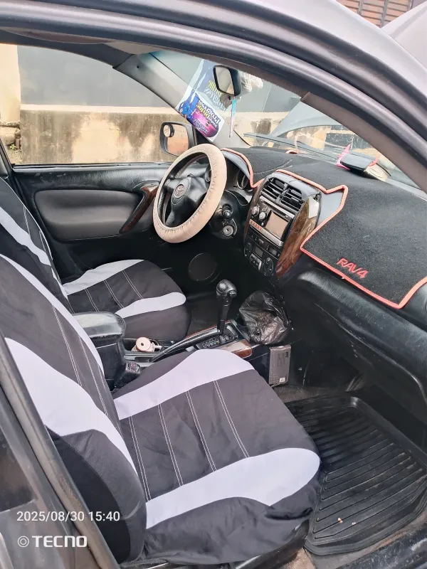 Thumbnail 3 of 2005 Toyota RAV4