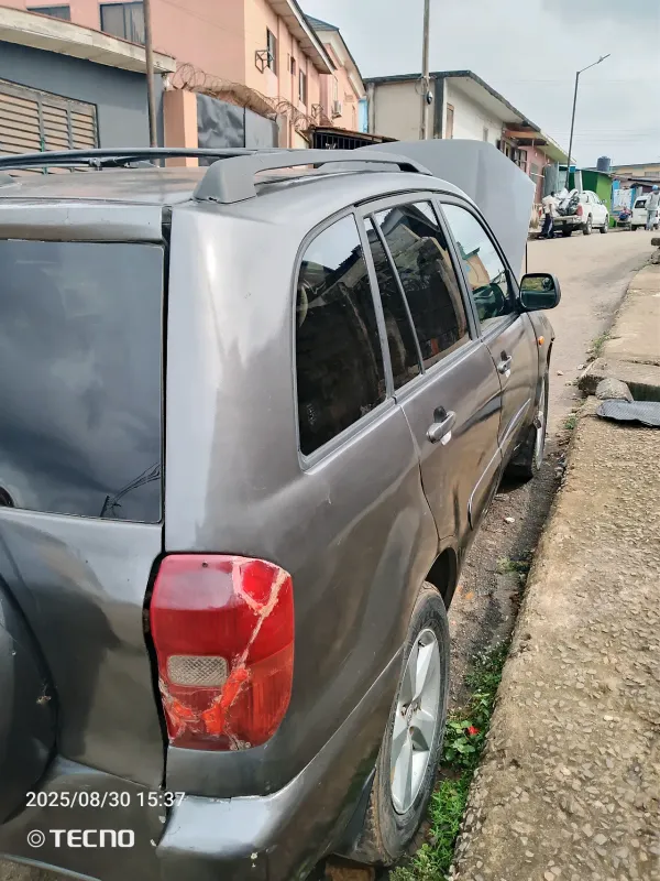 Thumbnail 4 of 2005 Toyota RAV4