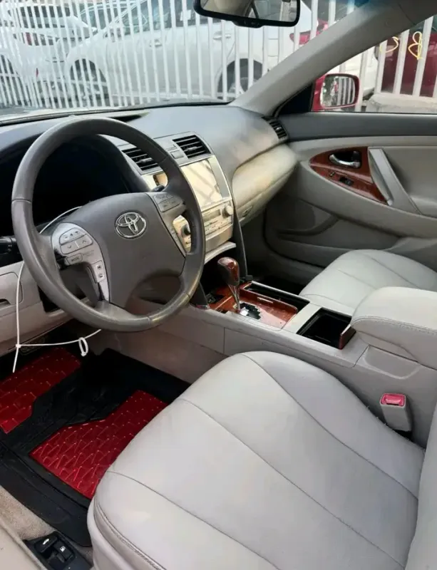 Thumbnail 3 of 2010 Toyota Camry XLE