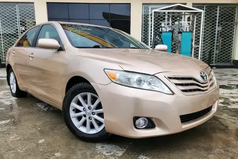 Thumbnail 2 of 2011 Toyota Camry XLE