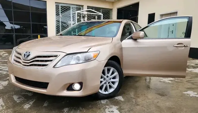 Thumbnail 3 of 2011 Toyota Camry XLE