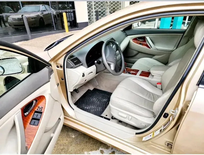 Thumbnail 5 of 2011 Toyota Camry XLE