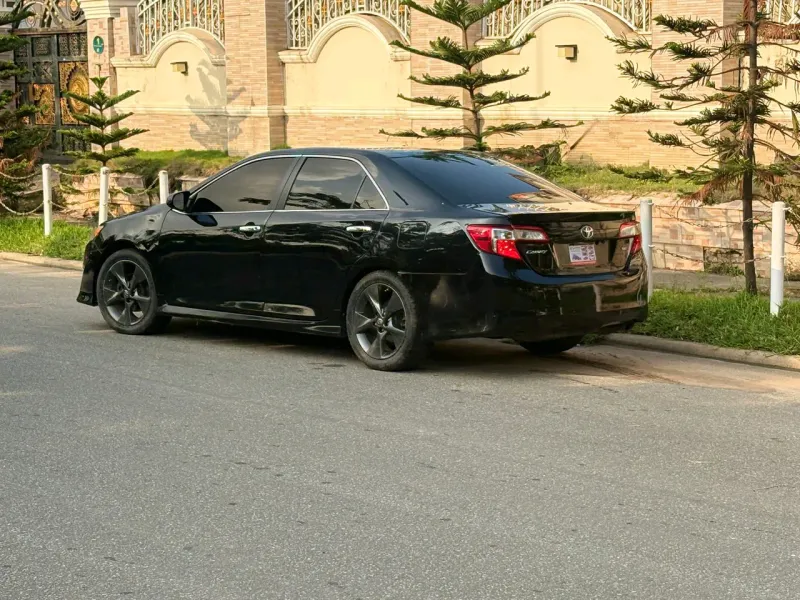 Thumbnail 3 of 2012 Toyota Camry SE