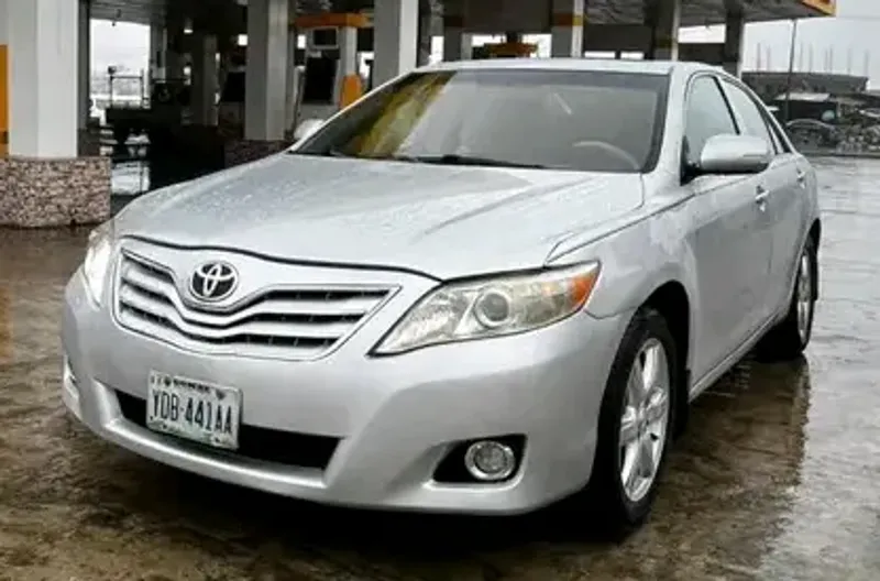 Thumbnail 3 of 2013 Toyota Camry LE