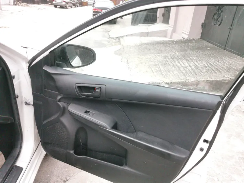 Thumbnail 9 of 2015 Toyota Camry