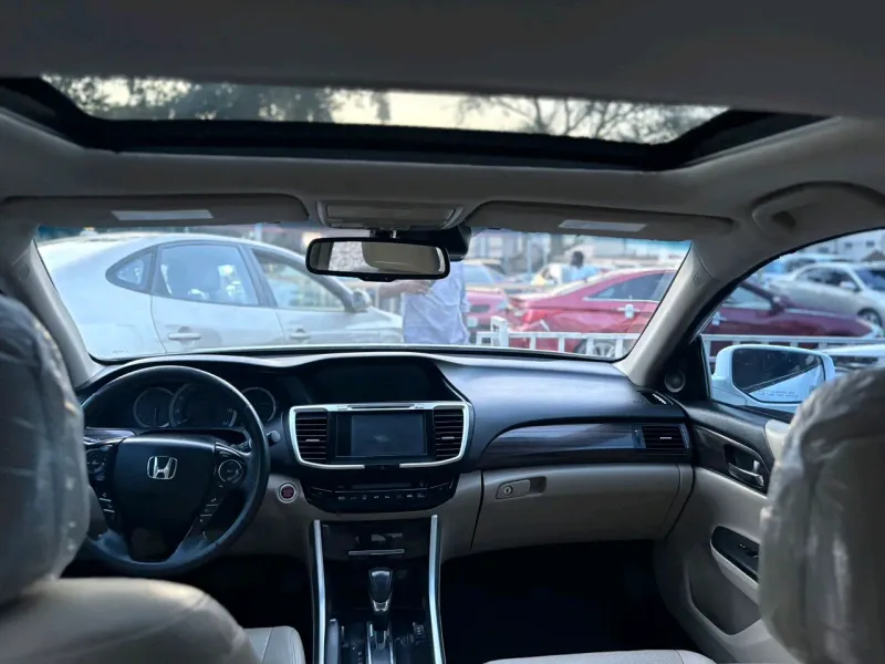 Thumbnail 2 of 2017 Honda Accord