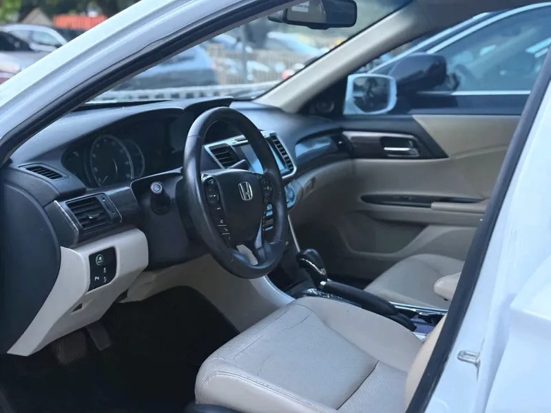 Thumbnail 3 of 2017 Honda Accord