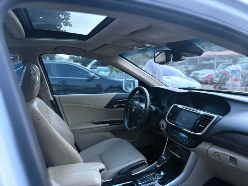 Thumbnail 4 of 2017 Honda Accord
