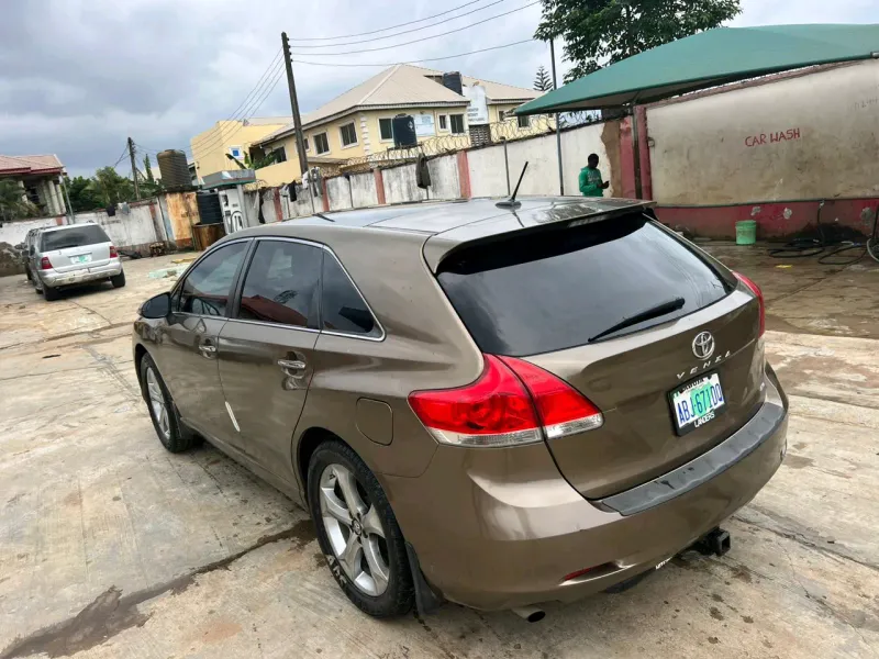 Main image of 2011 Toyota Venza Le
