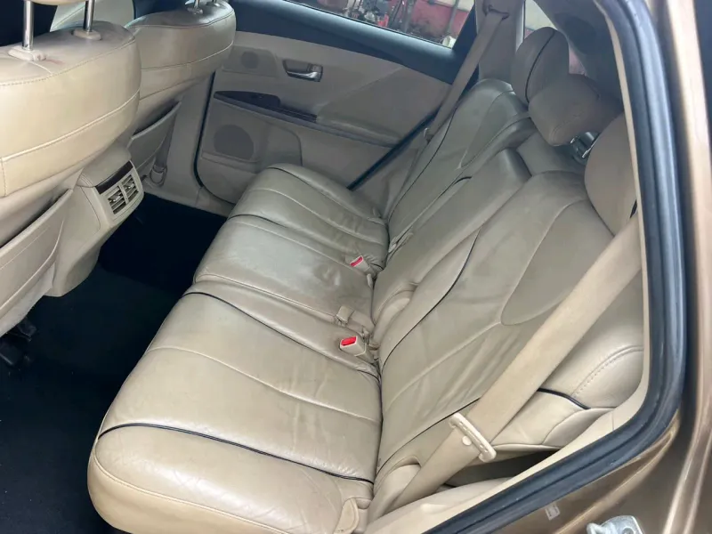 Thumbnail 3 of 2011 Toyota Venza Le