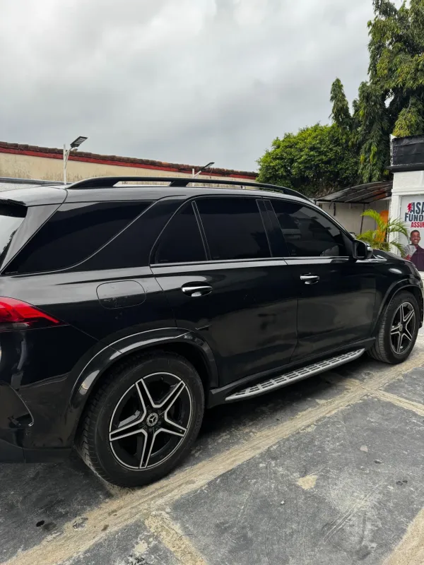 Thumbnail 4 of 2019 Mercedes-Benz GLE-Class se