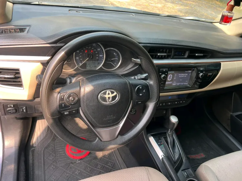 Thumbnail 3 of 2016 TOYOTA Corolla LE