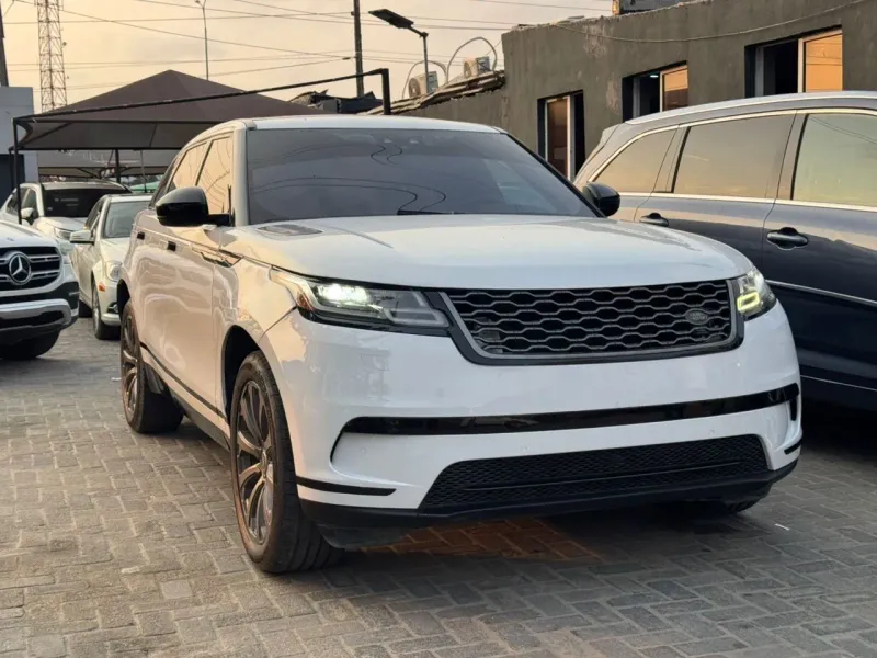 Thumbnail 2 of 2018 Land Rover Range Rover le