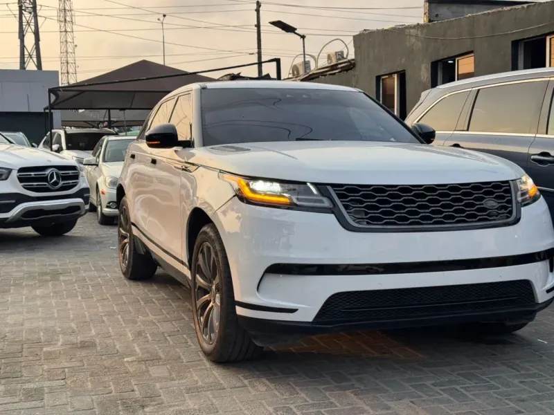 Thumbnail 4 of 2018 Land Rover Range Rover le