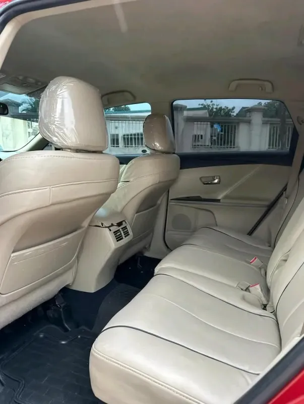Thumbnail 3 of 2010 Toyota Venza XLE