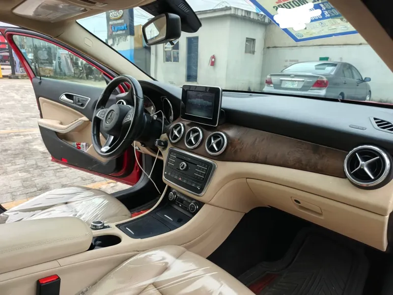 Thumbnail 4 of 2016 Mercedes-Benz GLA-Class