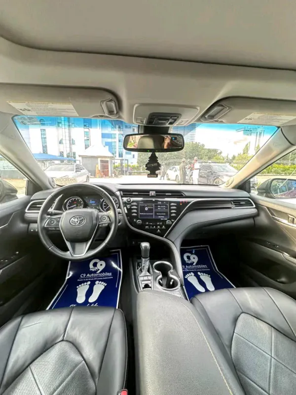 Thumbnail 2 of 2018 Toyota Camry XLE