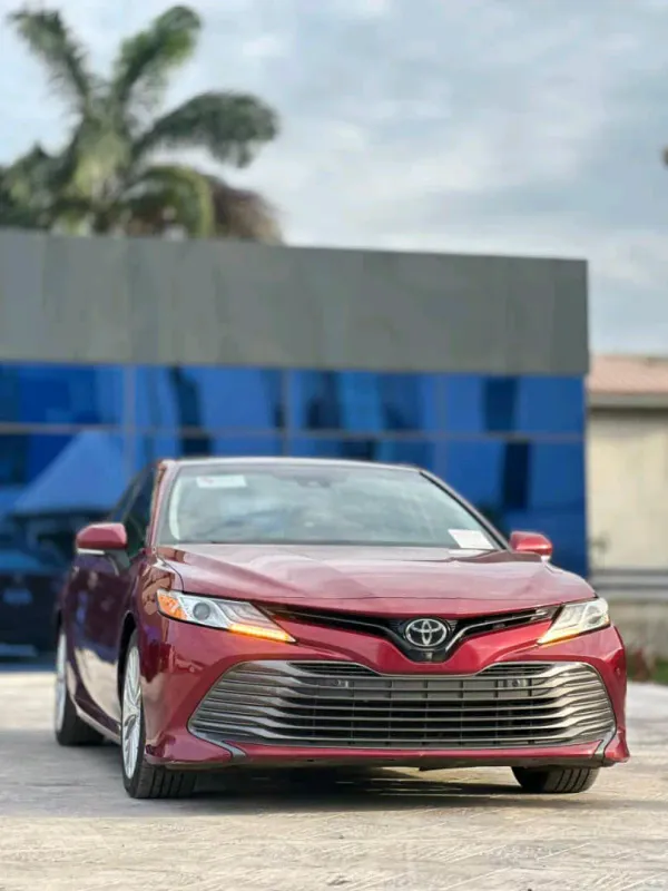 Thumbnail 5 of 2018 Toyota Camry XLE