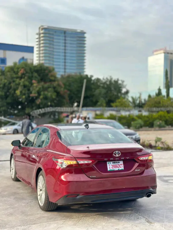 Thumbnail 7 of 2018 Toyota Camry XLE