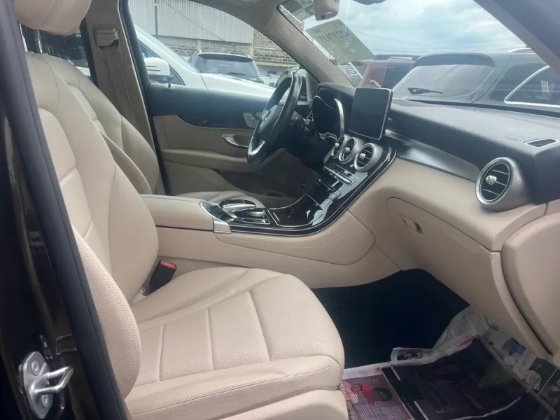 Thumbnail 3 of 2017 Mercedes-Benz GLC-Class