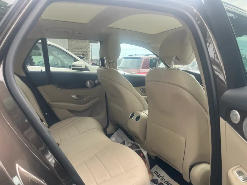 Thumbnail 4 of 2017 Mercedes-Benz GLC-Class
