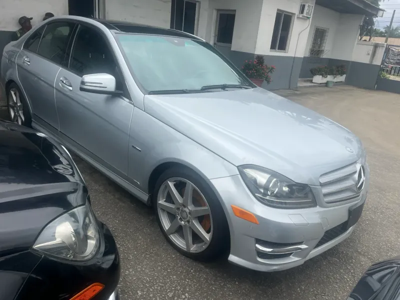 Thumbnail 3 of 2012 Mercedes-Benz C-Class