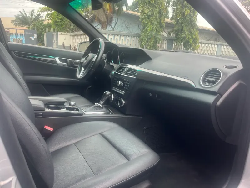 Thumbnail 4 of 2012 Mercedes-Benz C-Class