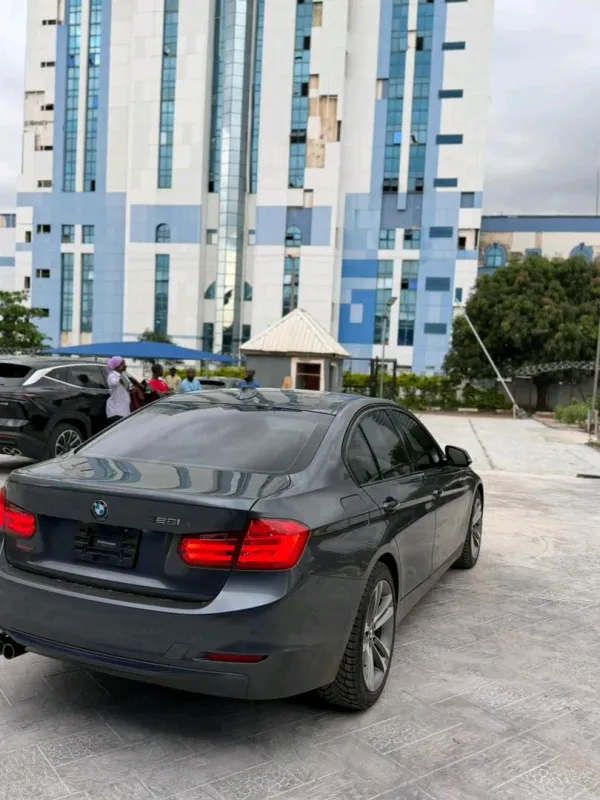 Thumbnail 7 of 2015 BMW 3 Series