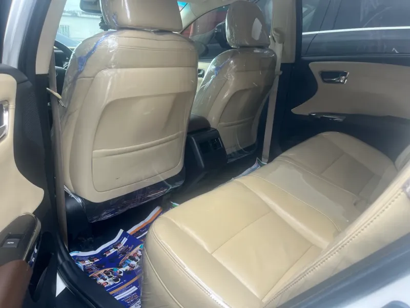 Thumbnail 5 of 2016 Toyota Avalon
