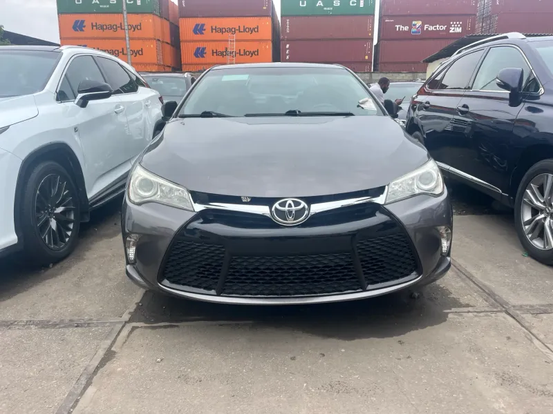 Thumbnail 2 of 2016 Toyota Camry xle