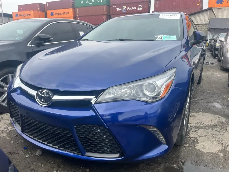 Thumbnail 2 of 2017 Toyota Camry SE