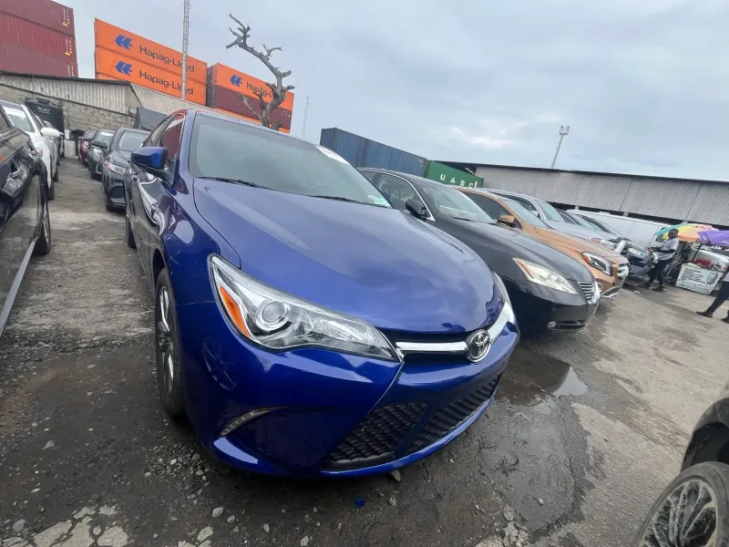 Thumbnail 3 of 2017 Toyota Camry SE