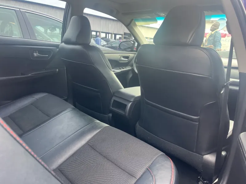 Thumbnail 5 of 2017 Toyota Camry SE