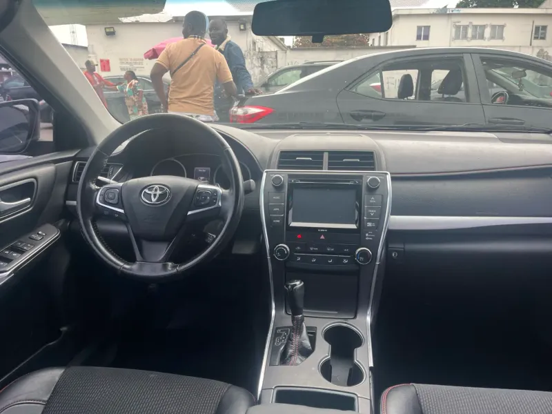 Thumbnail 6 of 2017 Toyota Camry SE