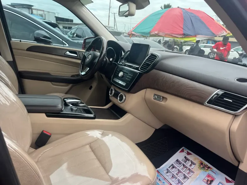Thumbnail 4 of 2019 Mercedes-Benz GLE-Class