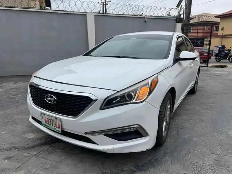 Main image of 2015 Hyundai Sonata Hybrid XLE